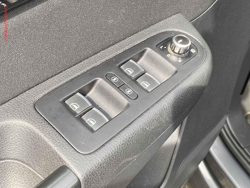 Seat Alhambra (2013) 2.0 TDi, Style, panor - fotka 12 z 22
