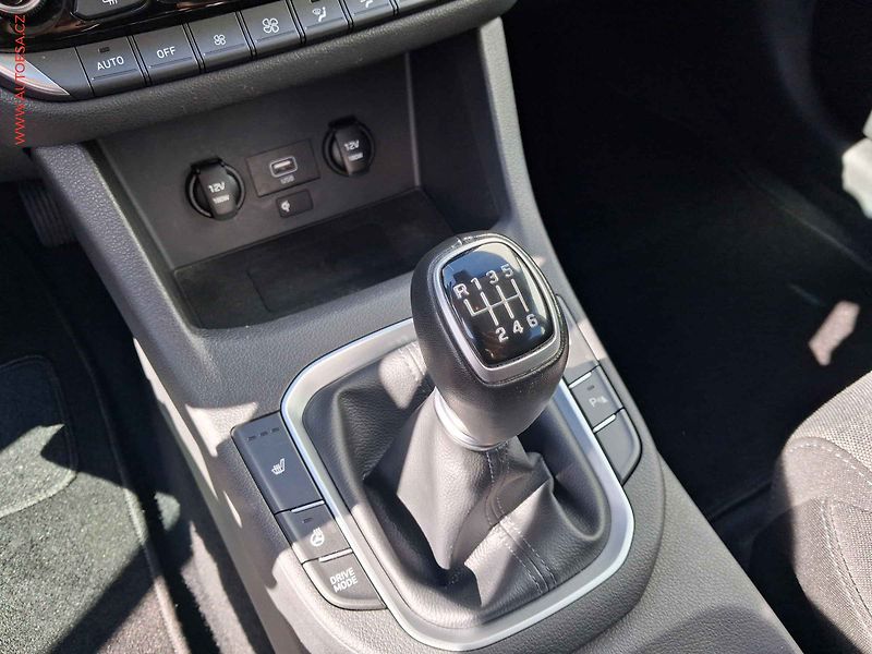 Hyundai i30 (2022) 1.5 T-GDi 48V MHEV, 1.maj,ČR - fotka 17 z 20