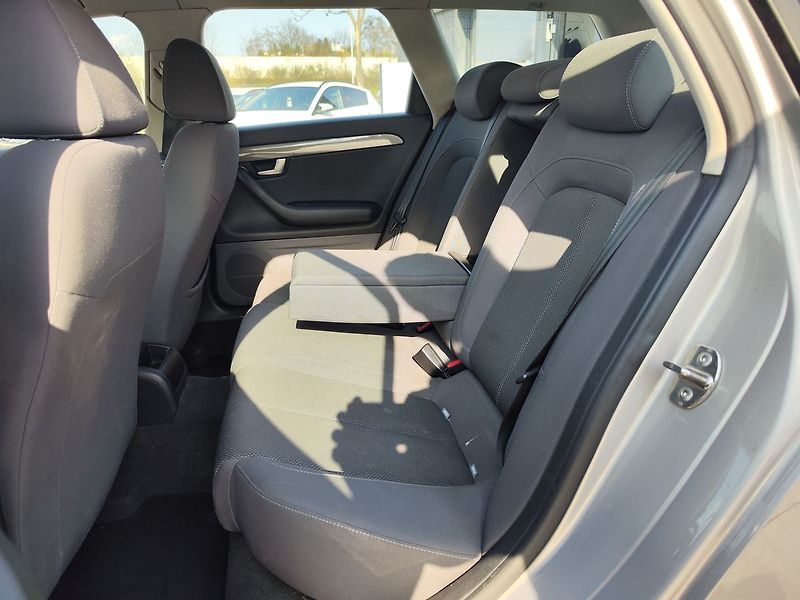 Seat Exeo 2.0 TDI/88kW Reference ČR - fotka 10 z 23