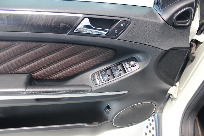 Mercedes-Benz GL (2012) 350CDi 4Matic,ČR,Grand Edition - fotka 17 z 19