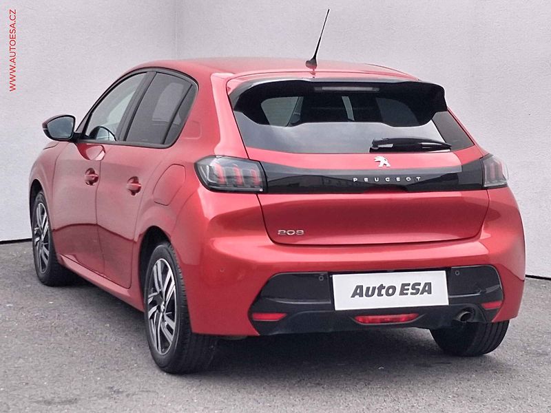 Peugeot 208 (2020) 1.2PT, Allure, AT, kamera - fotka 6 z 17