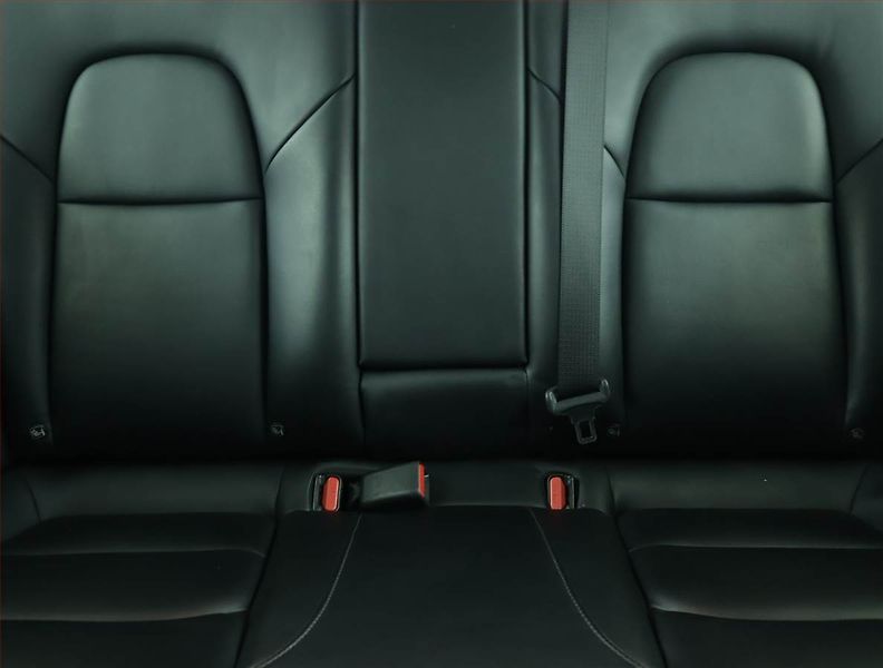 Tesla Model 3 (2019) Long Range 4WD 78kWh - fotka 10 z 21
