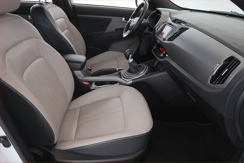 Kia Sportage (2015) 1.6 GDI, Navi, Tempomat - fotka 9 z 12
