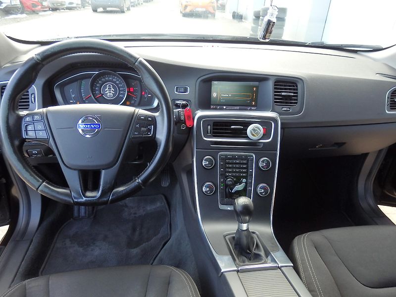 Volvo V60 2.0 D DIGI. KLIMA, ZÁLOHOVÁNO - fotka 11 z 17