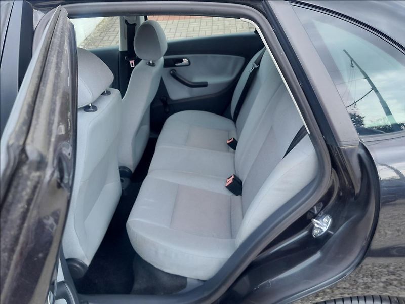 Seat Ibiza 1,4i16V - fotka 22 z 40