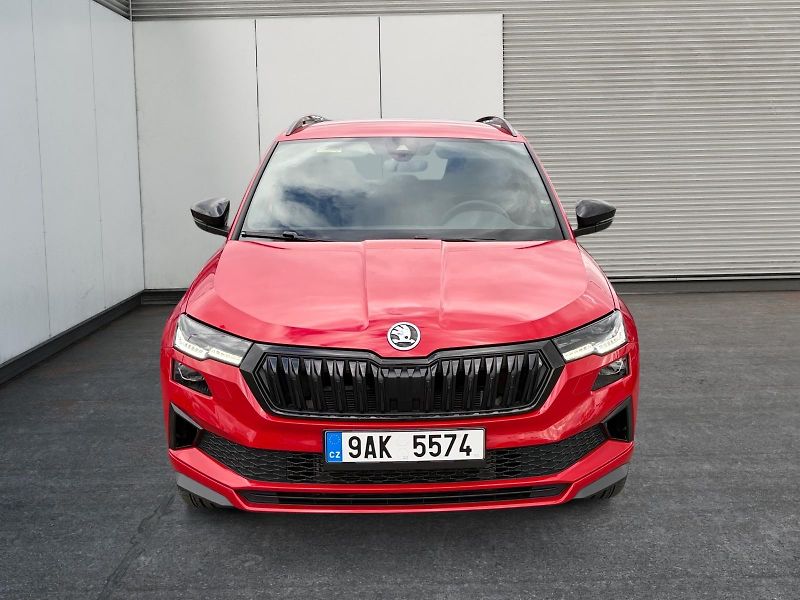 Škoda Karoq (2022) SPORTLINE 1.5TSI 110kW DSG CZ - fotka 2 z 11