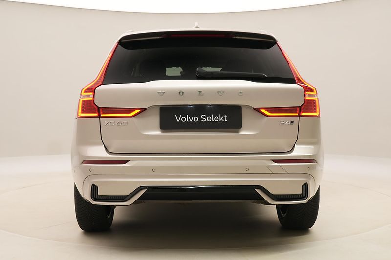 Volvo XC60 B4 AWD PLUS DARK AUT CZ 1.maj - fotka 12 z 57
