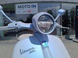 Vespa 946 (2025) 946 Snake Azzuro (sleva 20.000 - náhled 12