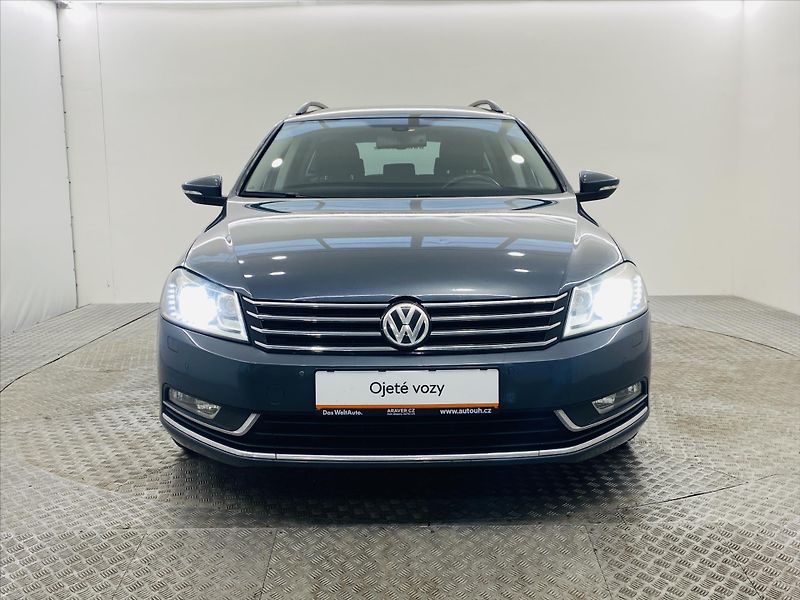 Volkswagen Passat 2,0 TDI DSG 125 kW 4Motion - fotka 4 z 26