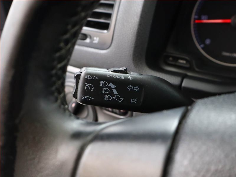 Volkswagen Golf (2009) 1.9 TDI, Serv.kniha, po STK - fotka 13 z 13