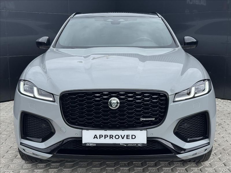 Jaguar F-Pace 3,0 D300 R-Dynamic SE AT ČR DP - fotka 4 z 32