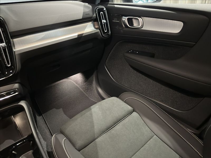 Volvo XC40 (2026) 2,0 B4  Ultra - fotka 32 z 33