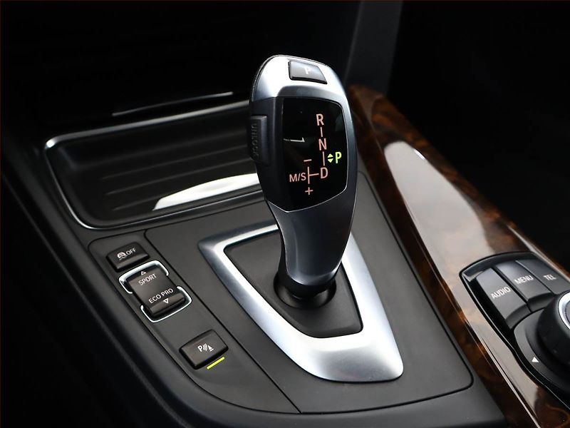 BMW Řada 3 (2014) Luxury Line 320 d xDrive, 4X4 - fotka 11 z 16