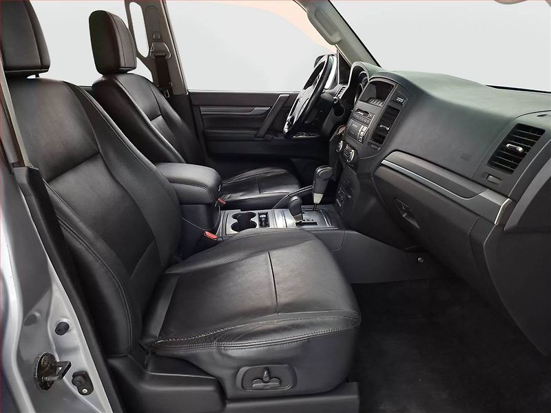 Mitsubishi Pajero (2007) 3.2 DI-D, 4X4, Automat - fotka 9 z 18