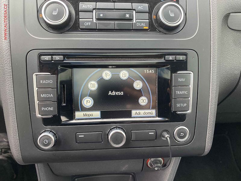 Volkswagen Touran (2012) 2.0 TDi, AC, panor - fotka 16 z 18