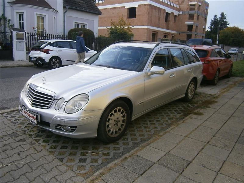 Mercedes-Benz Třídy E 3,0 CDI 320 4-MATIC 7 MÍST - fotka 3 z 15