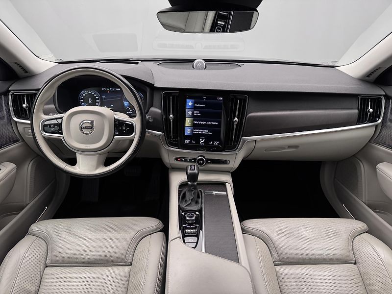 Volvo V90 CC D5 AWD POLESTAR REZERVACE - fotka 2 z 42
