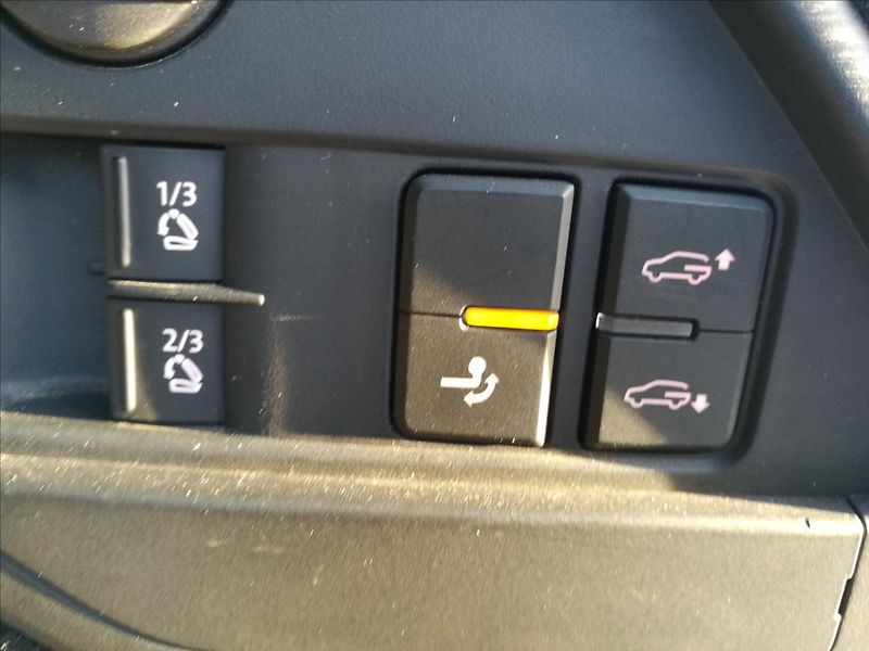 Volkswagen Touareg 3,0 TDI V6 Tiptronic - fotka 19 z 27