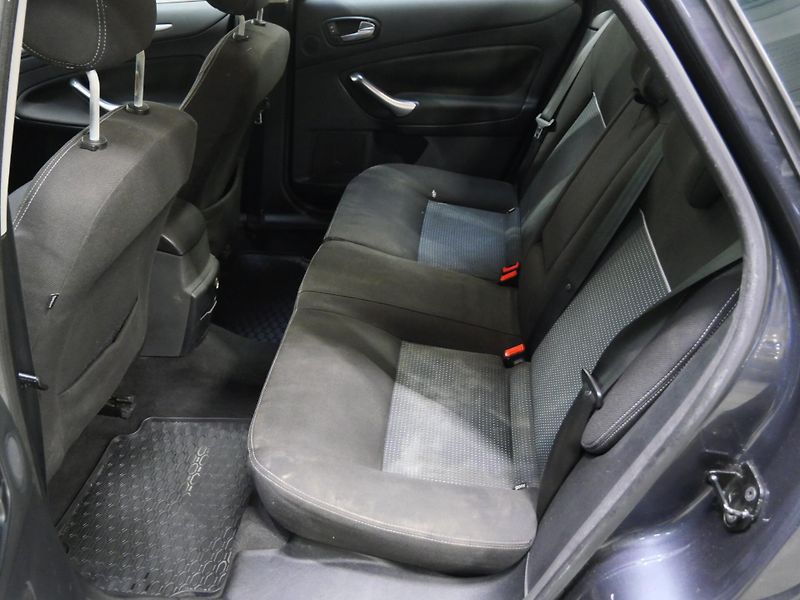 Ford Mondeo - fotka 18 z 19