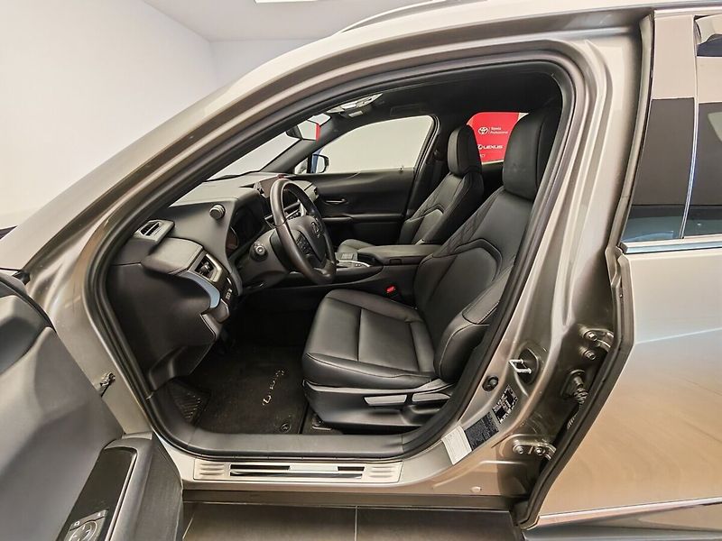 Lexus UX 250h 250h 2WD F Sport Design - fotka 23 z 43