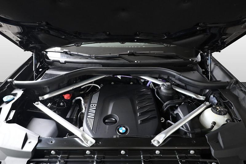 BMW X5 xDrive30d - fotka 9 z 26
