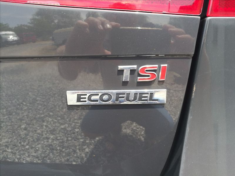 Volkswagen Passat 1,4 TSI CNG Ecofuel - fotka 17 z 20