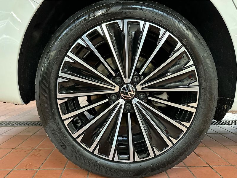 Volkswagen Passat Elegance 2,0 TDI 110 kW - fotka 23 z 25