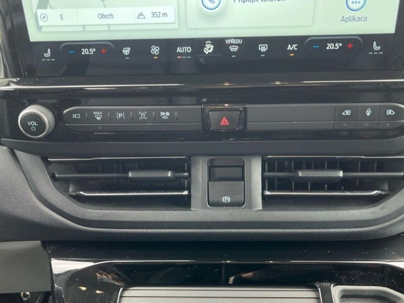 Ford Tourneo Custom 2.5PHEV,171kW,1.MAJ,CZ,DPH,SER - fotka 11 z 14