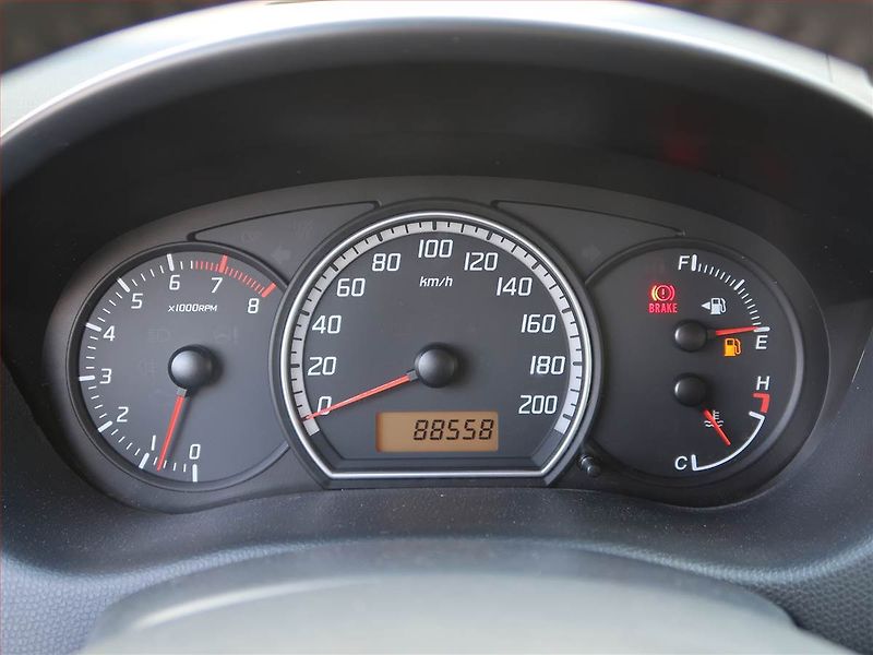 Suzuki Swift (2010) 1.3, 4X4, Serv.kniha - fotka 11 z 17