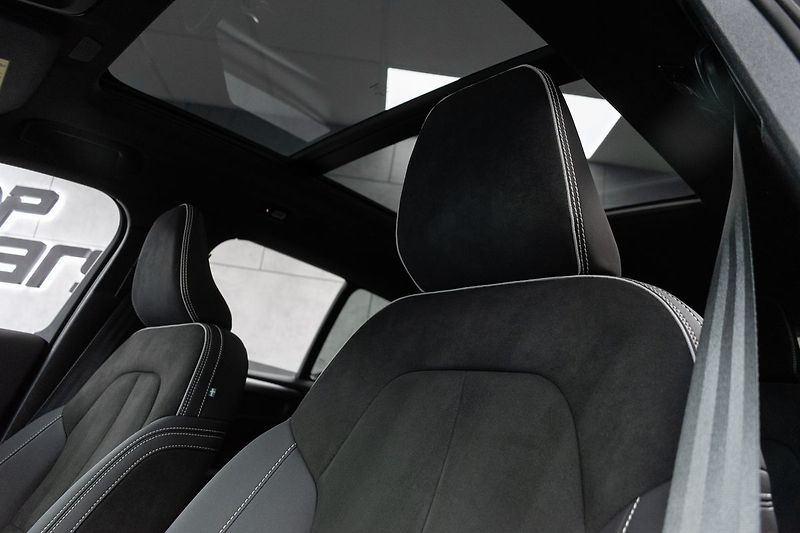 Volvo XC40 B4 AWD ULTIMATE BRIGHT*ČR 1.M* - fotka 16 z 42