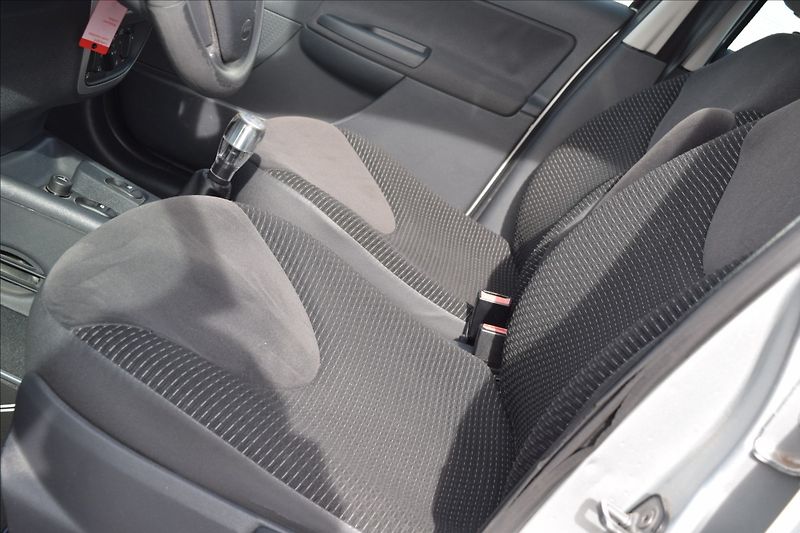 Citroën C3 1,4 i 54KW ALU NÍZKÝ NÁJEZD KM - fotka 18 z 35