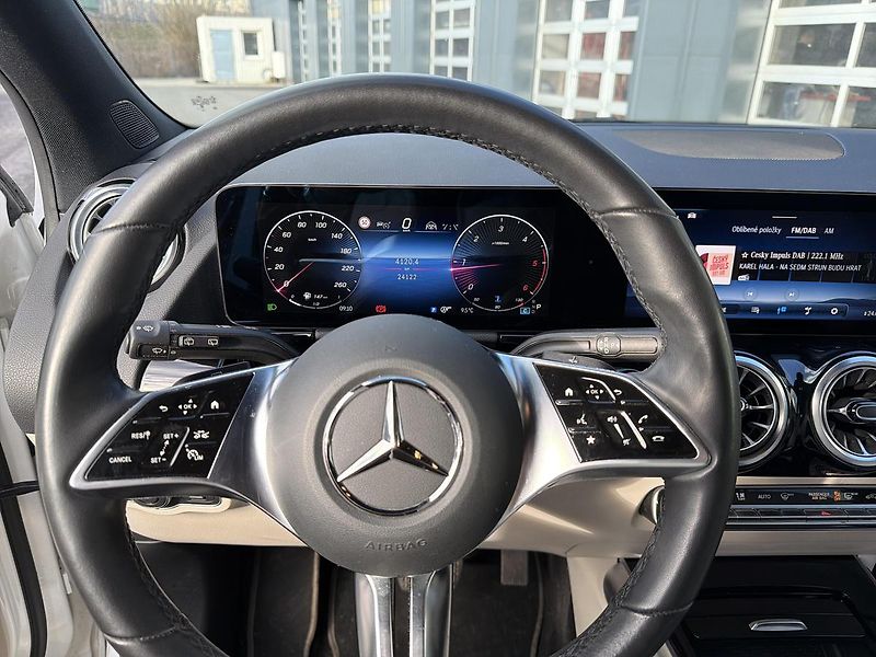 Mercedes-Benz GLA 200d 4MATIC - fotka 8 z 15