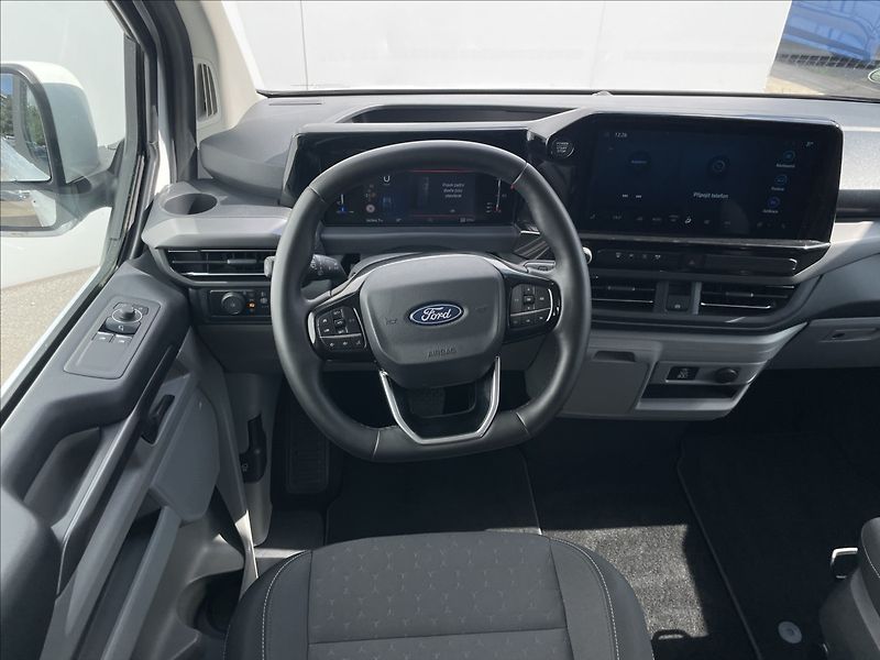 Ford Tourneo 2,0 EcoBlue AWD A8 Titanium L2 - fotka 7 z 18