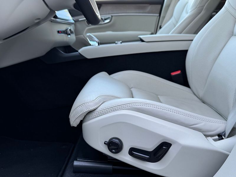 Volvo XC90 PLUS T8, 360°,VZDUCH, VENTILAC - fotka 10 z 23