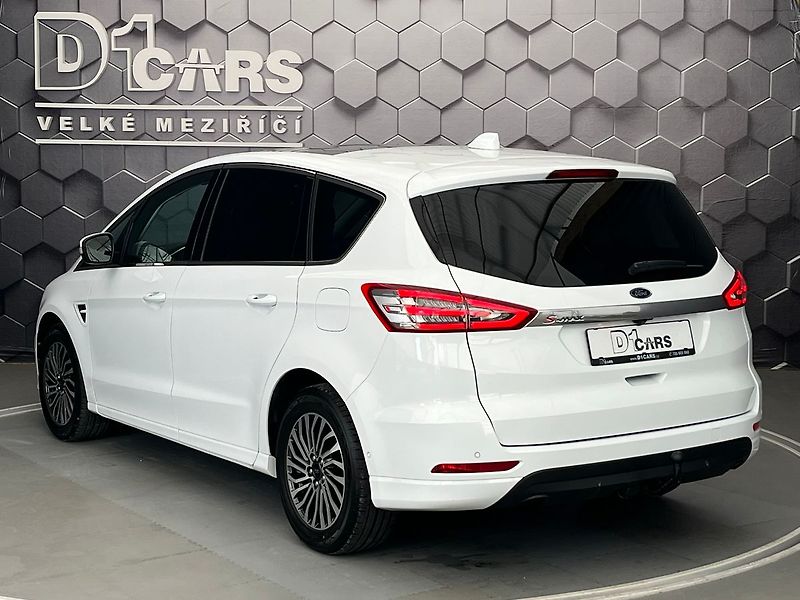 Ford S-MAX 2.0 EB Titanium LED manuál - fotka 2 z 65