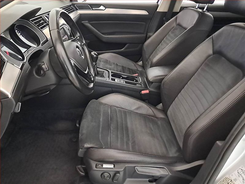 Volkswagen Passat (2016) 2.0 TDI, Kůže, Navi, Tempomat - fotka 9 z 20