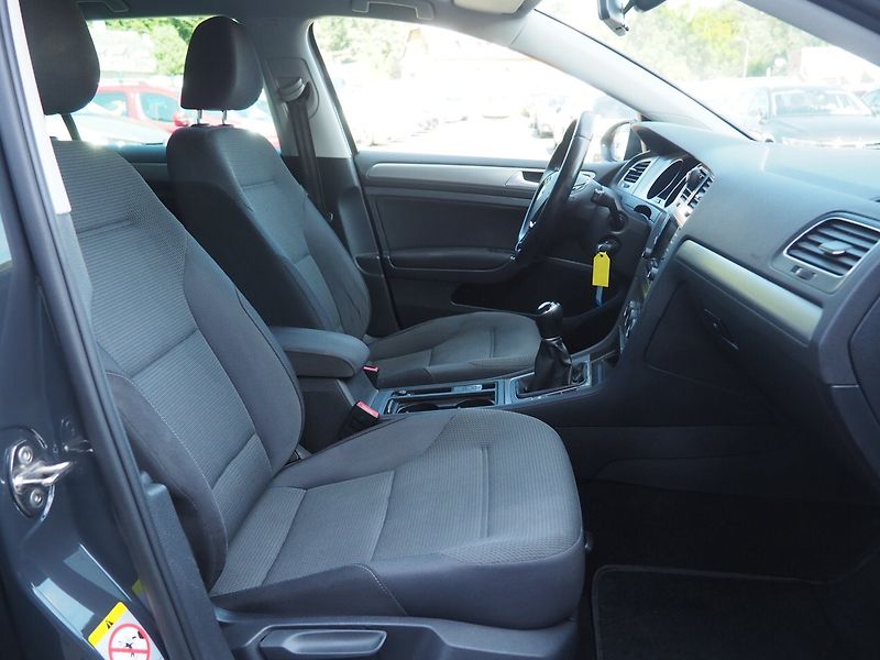 Volkswagen Golf Variant (2014) 2.0 TDI, 110 kW, Navi - fotka 22 z 43