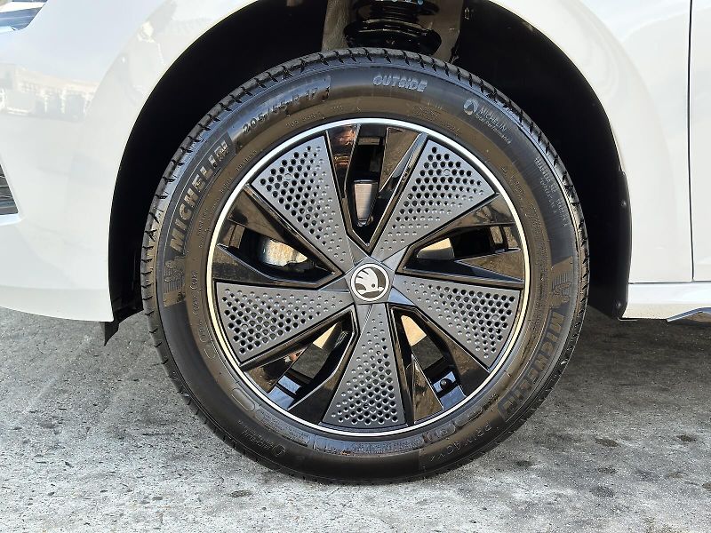 Škoda Kamiq 1.0TSi Monte Carlo 116PS Matri - fotka 10 z 44
