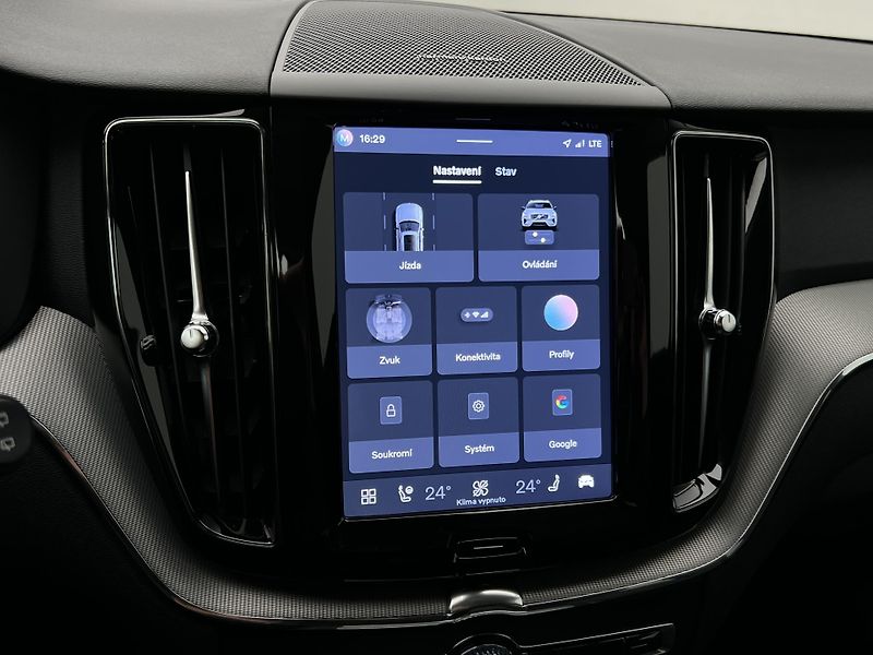 Volvo XC60 B5 AWD PLUS DARK AUT REZERVACE - fotka 35 z 44