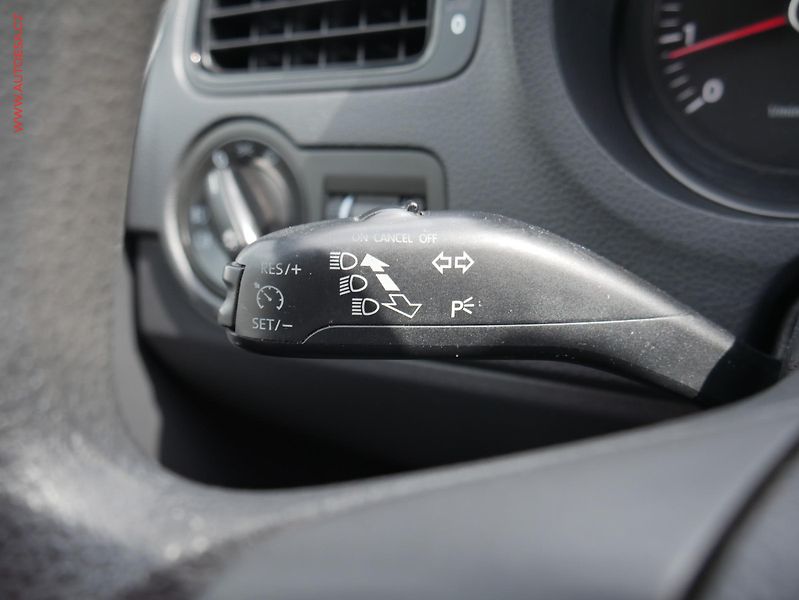 Volkswagen Polo (2012) 1.2 TSi, ČR, AC, park.asist - fotka 15 z 18