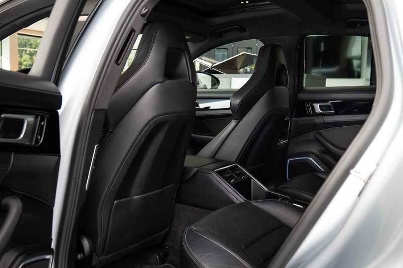 Porsche Panamera - fotka 10 z 25