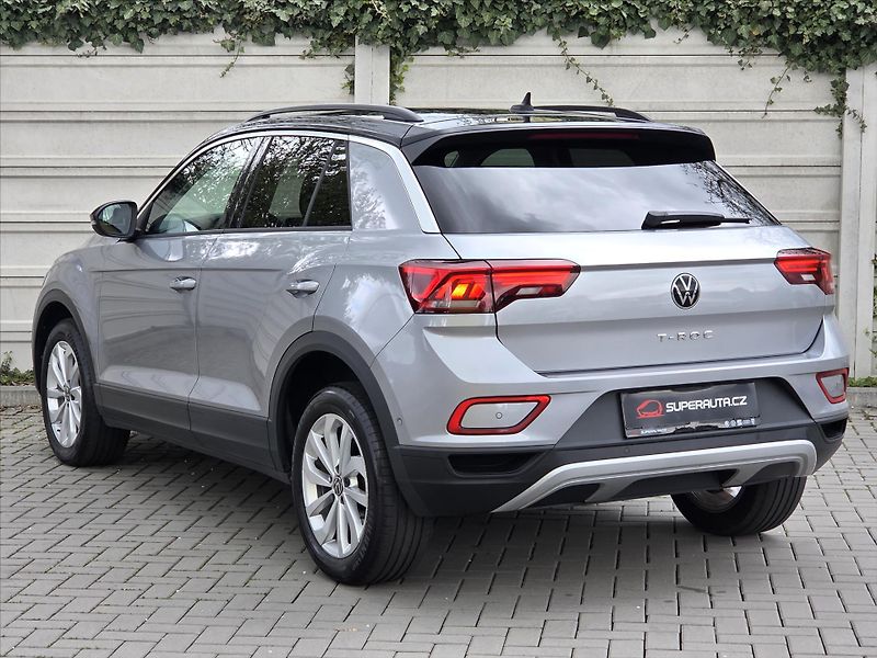 Volkswagen T-Roc 1,5 TSi 110kW DSG Life Tov.zár - fotka 4 z 22