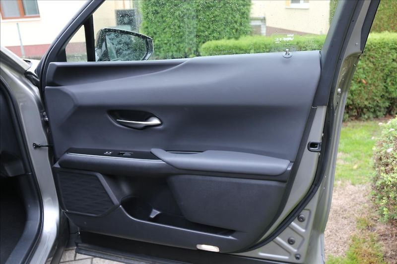 Lexus UX 250h 2,0 HEV, DSG, 1.Maj.  UX - fotka 40 z 64
