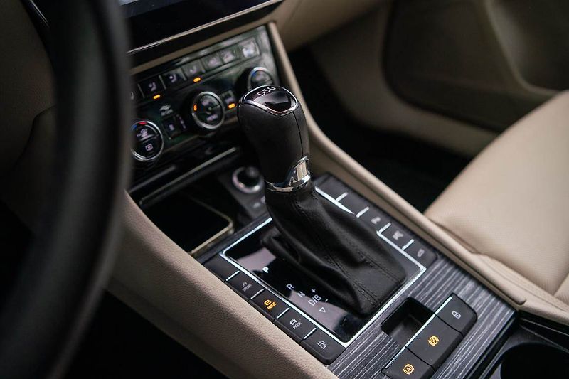 Škoda Superb (2020) iV 1.4 TSI PHEV, ČR, AUTOMAT - fotka 27 z 32