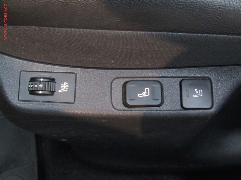DS Automobiles DS4 (2013) 1.6HDi, ČR, AC, výhřev sed. - fotka 18 z 18
