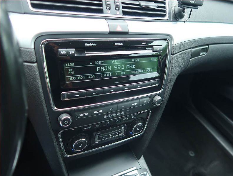 Škoda Superb (2011) 1.4 TSI, Tempomat - fotka 13 z 17