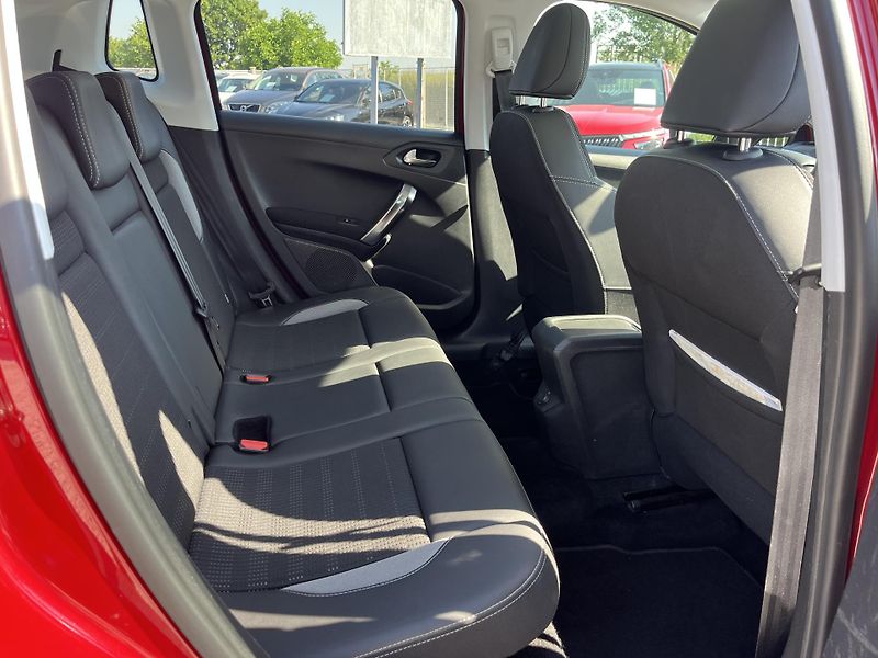 Peugeot 2008 (2017) 1.2FTS 81Kw PureTech Tažné - fotka 15 z 33