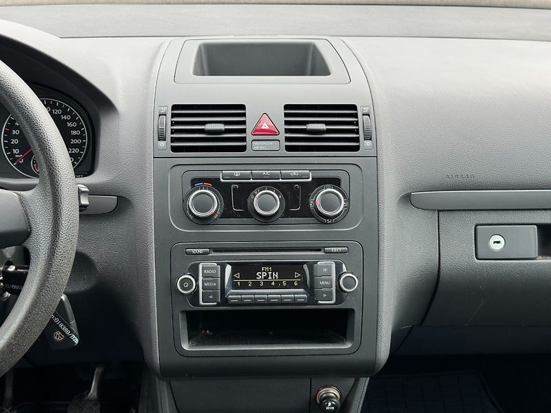 Volkswagen Touran (2012) Trendline 1.6 TDI 77kW - fotka 20 z 31