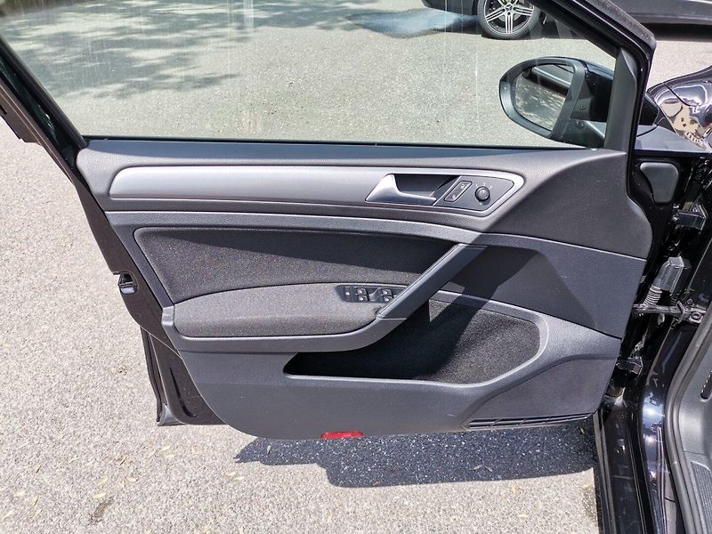 Volkswagen Golf Variant (2014) 1.2TSi 77kw PDC - fotka 9 z 27