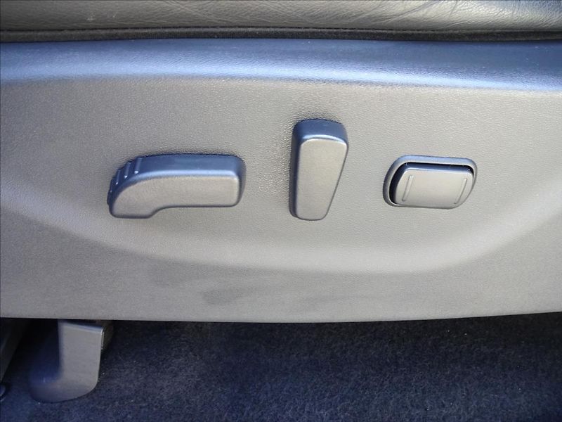 Nissan Navara 2,3 dCi 140 kW 4x4 Automat - fotka 17 z 60
